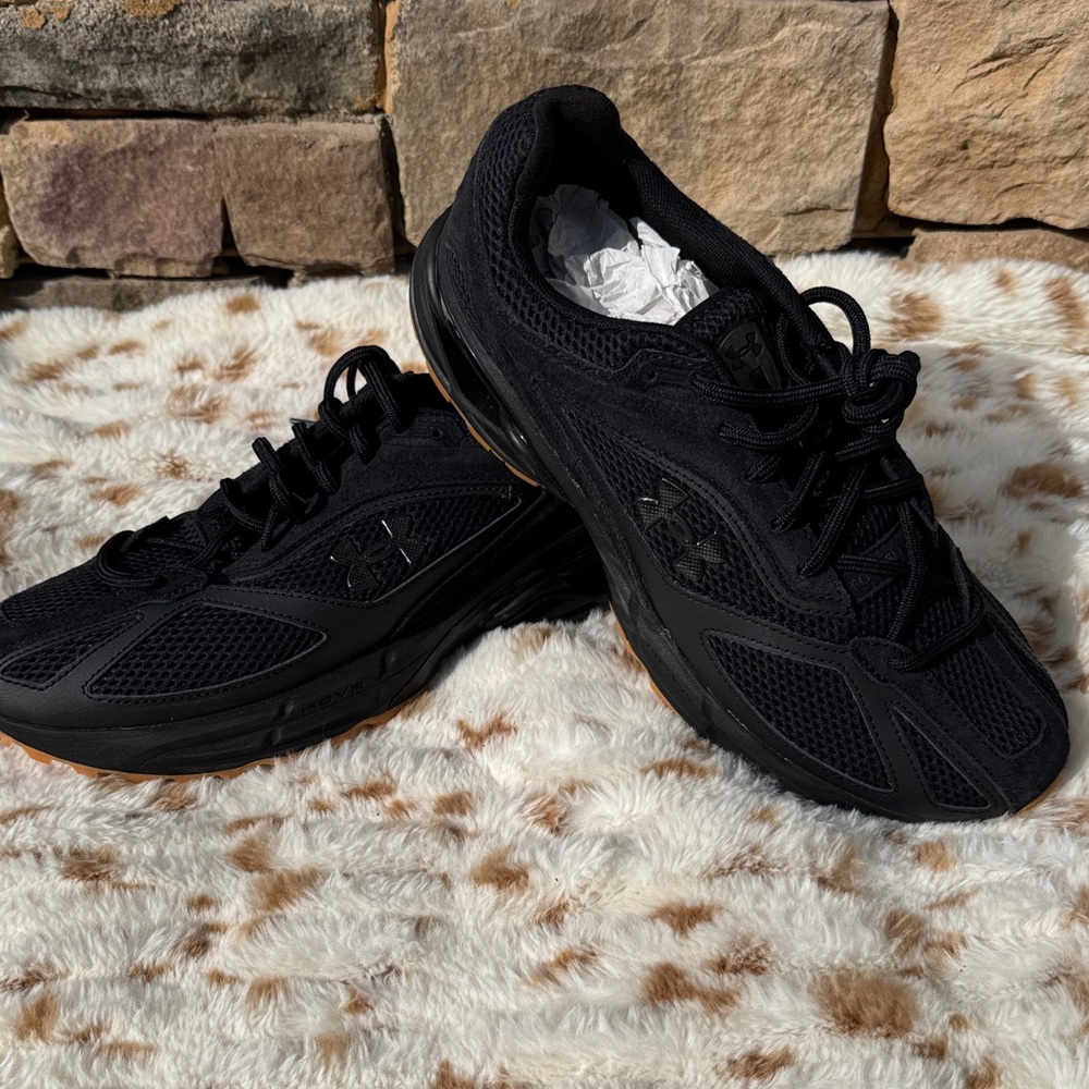 Under Armour Apparition “Cartilage” athletic shoes  men’s sample NWOB